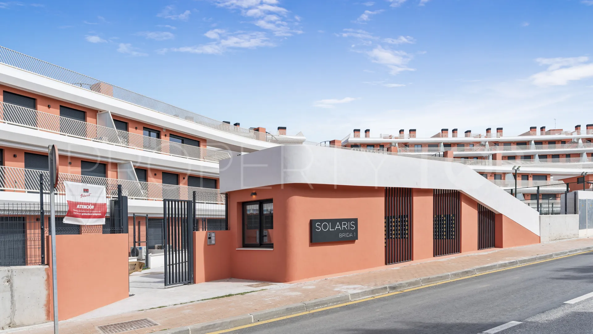 Apartamento planta baja de 2 dormitorios en venta en Mijas