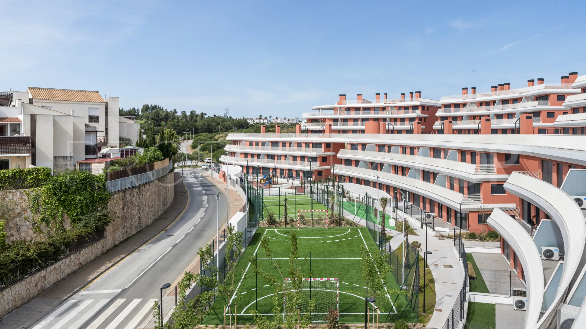 Apartamento planta baja de 2 dormitorios en venta en Mijas
