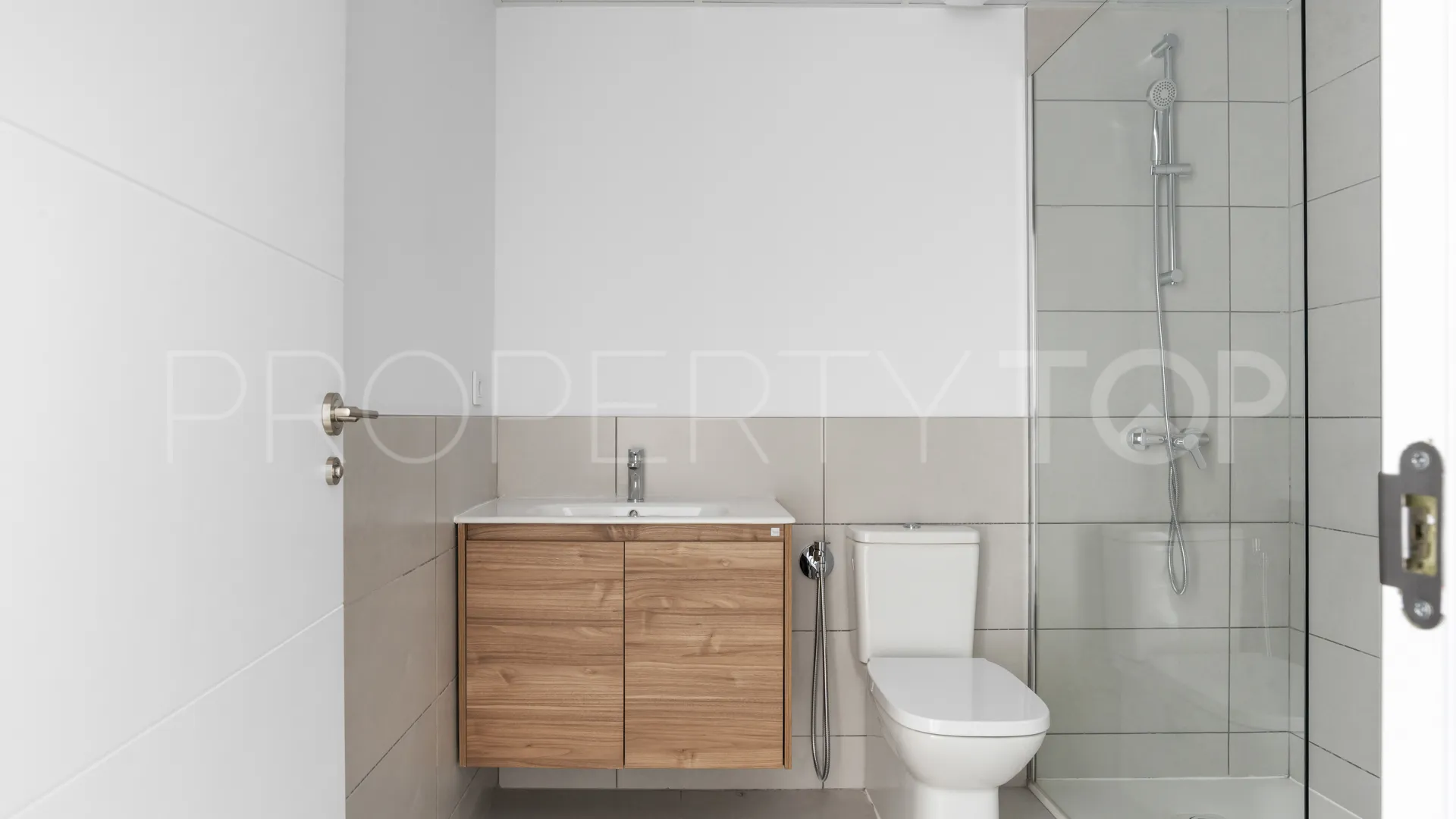 Apartamento planta baja de 2 dormitorios en venta en Mijas