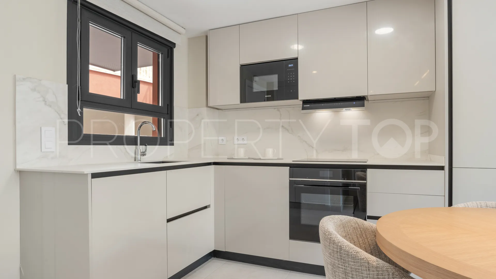 Apartamento en venta de 2 dormitorios en Mijas