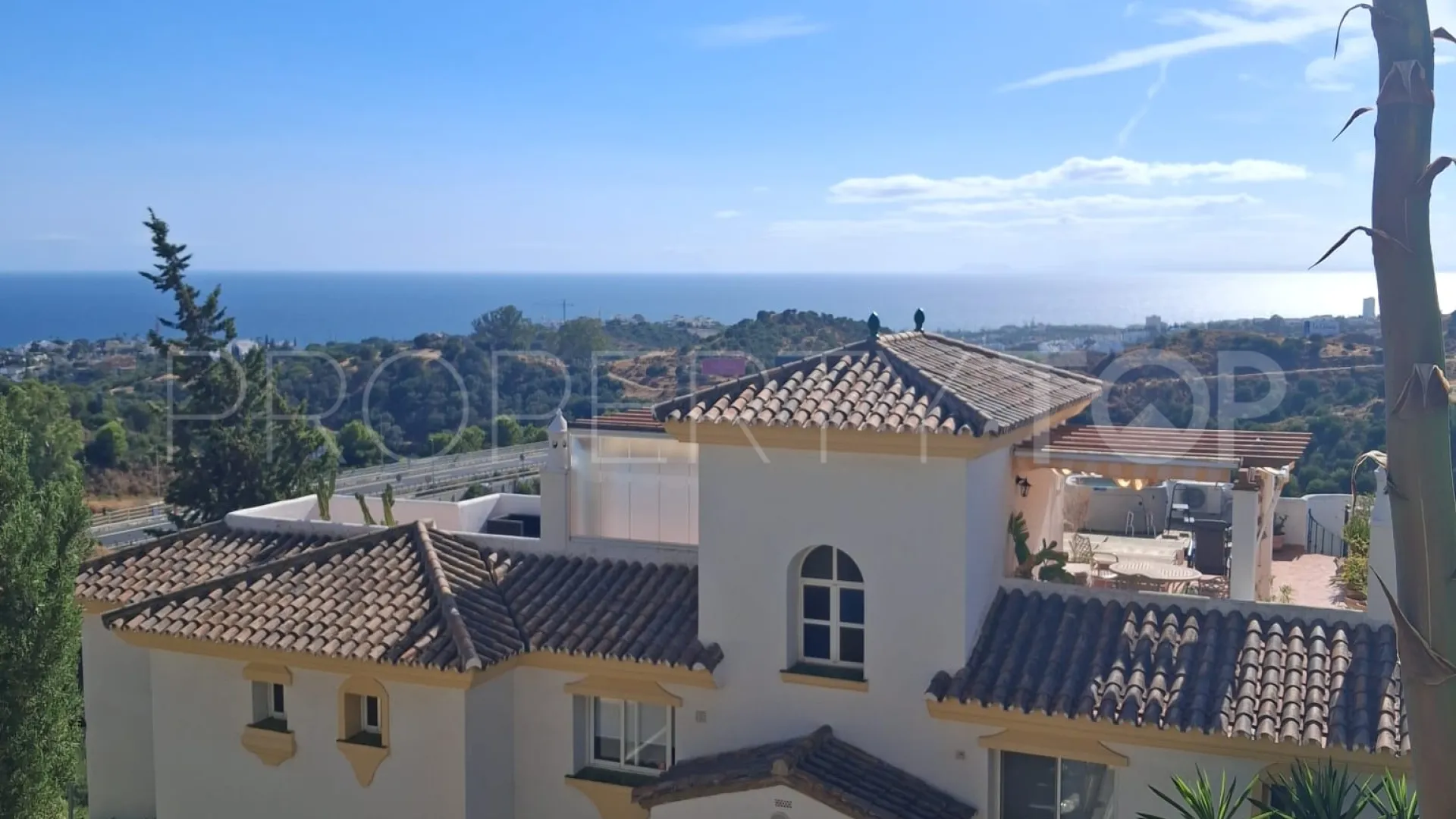Apartment in Altos de Calahonda for sale