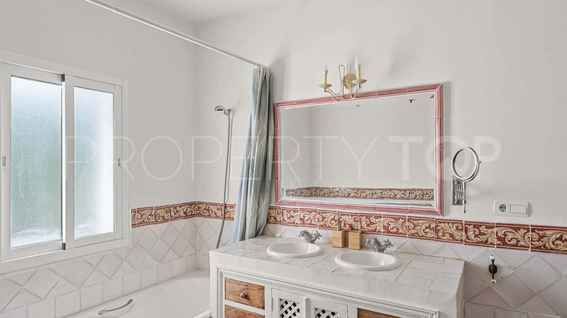 Villa de 8 dormitorios en venta en El Rosario