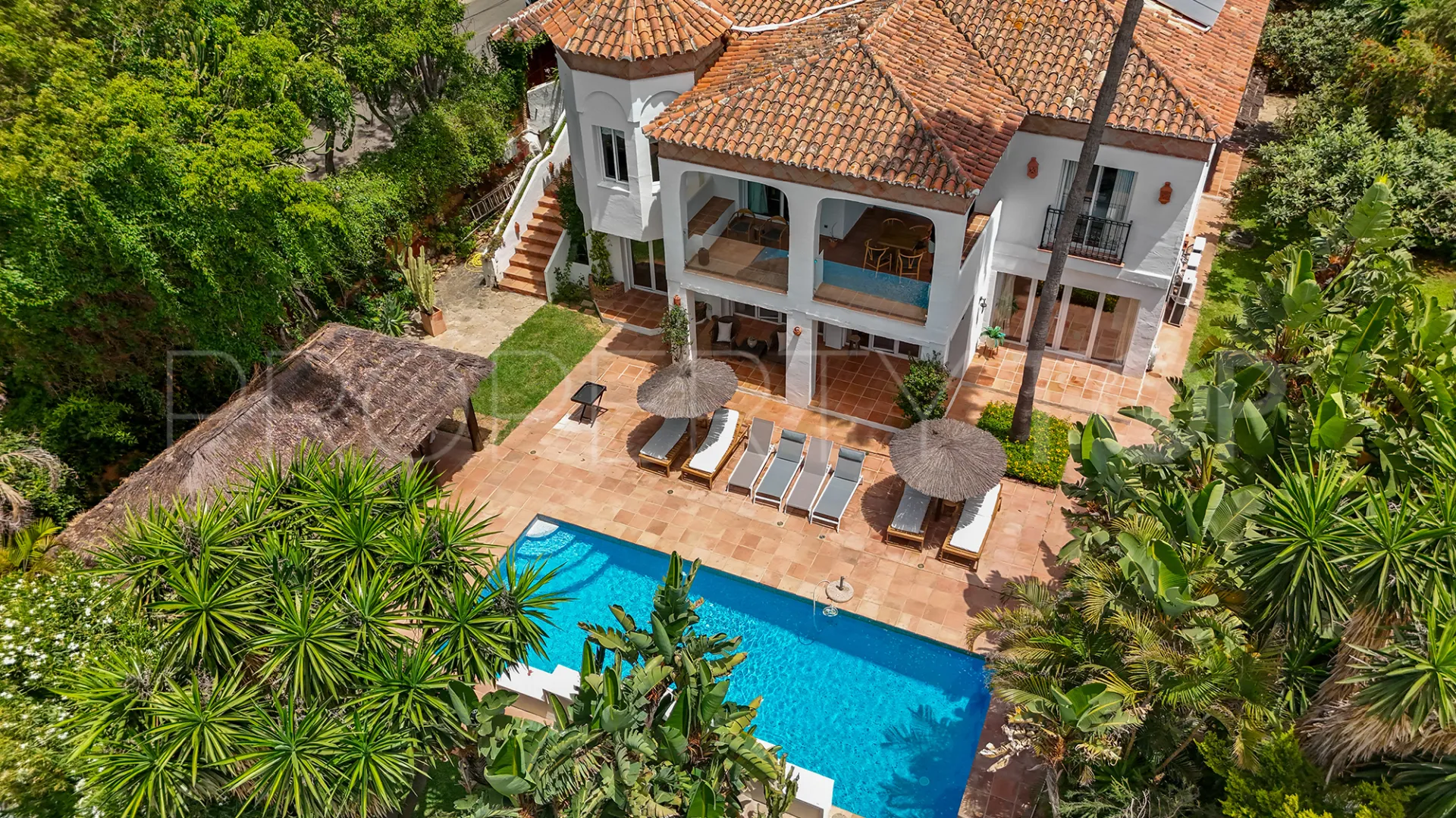 Villa de 8 dormitorios en venta en El Rosario