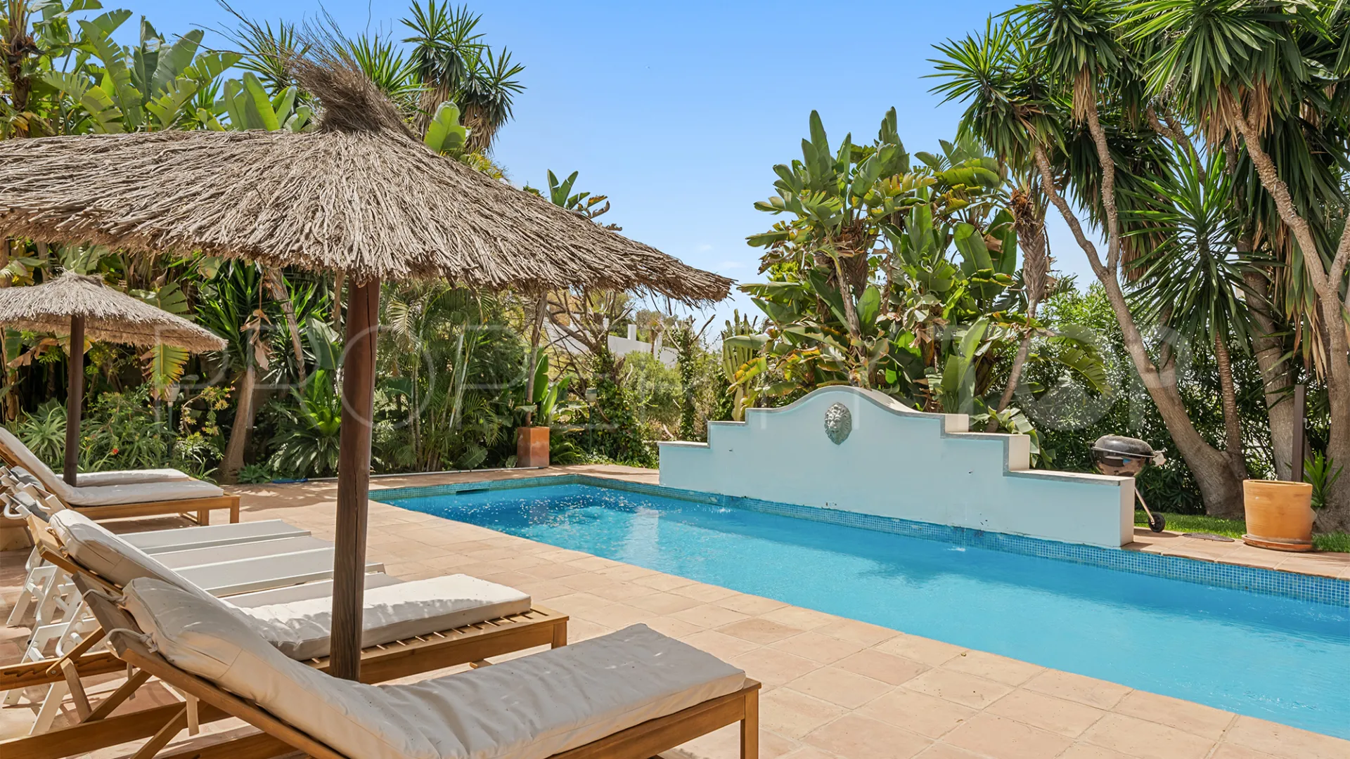 Villa de 8 dormitorios en venta en El Rosario