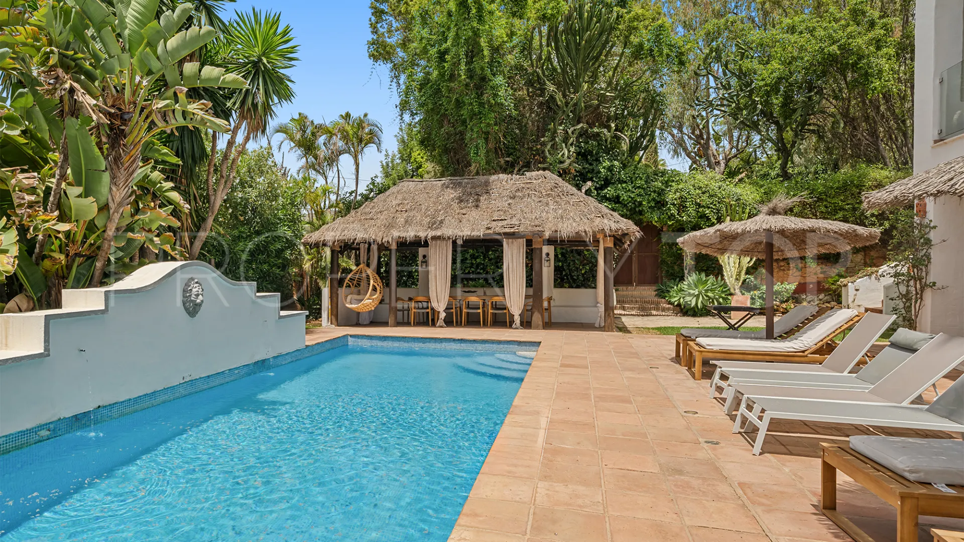 Villa de 8 dormitorios en venta en El Rosario