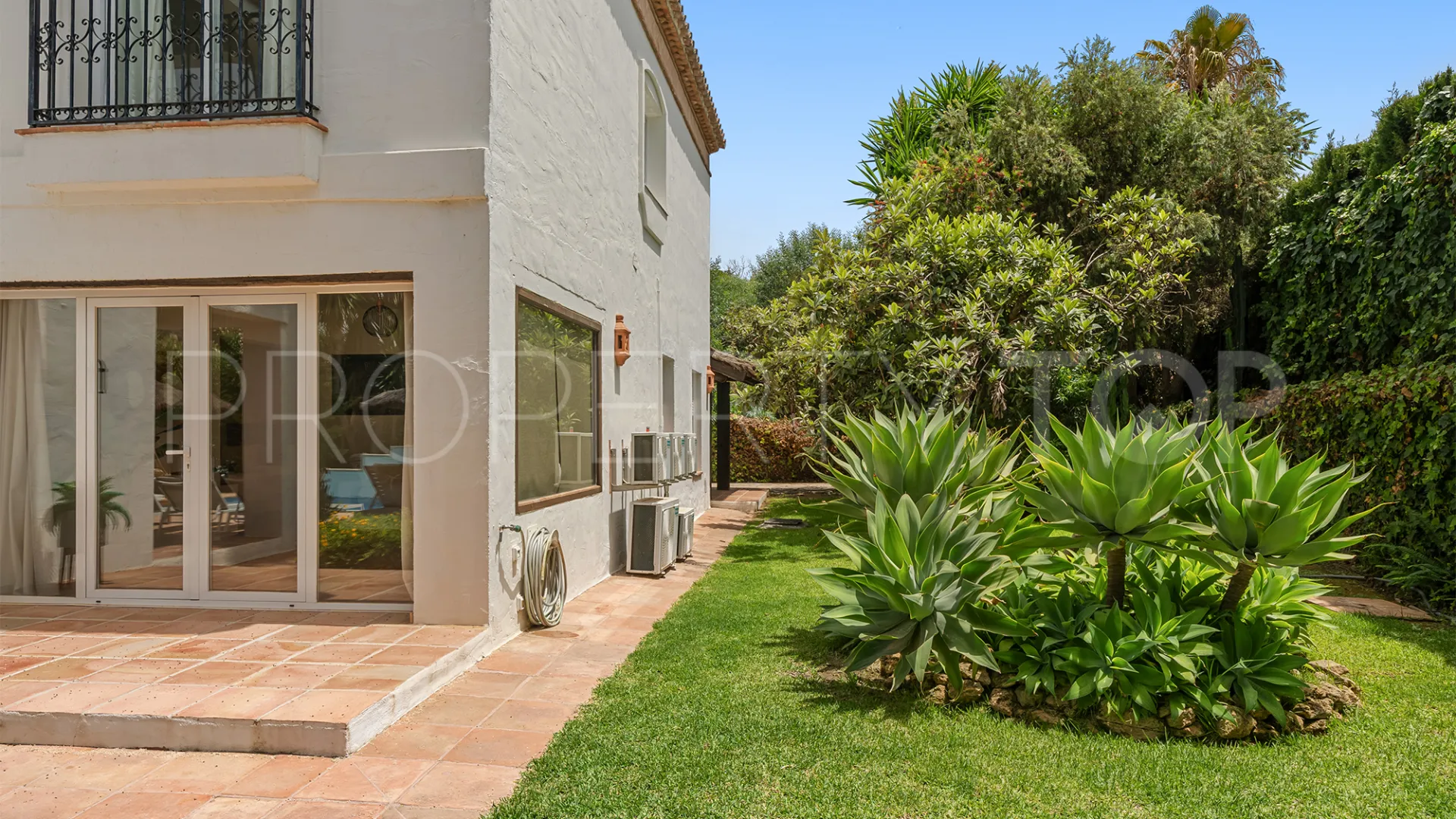 Villa de 8 dormitorios en venta en El Rosario