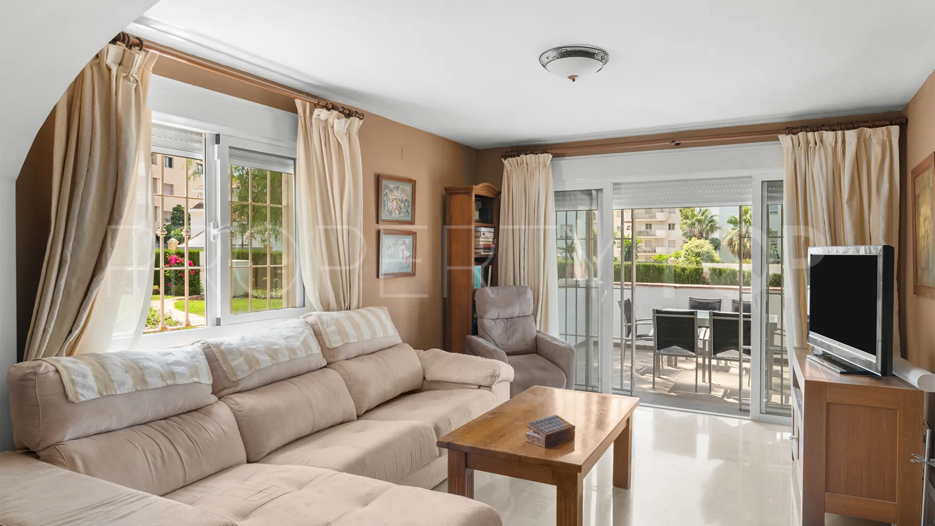 Apartamento planta baja en venta con 3 dormitorios en Nueva Andalucia