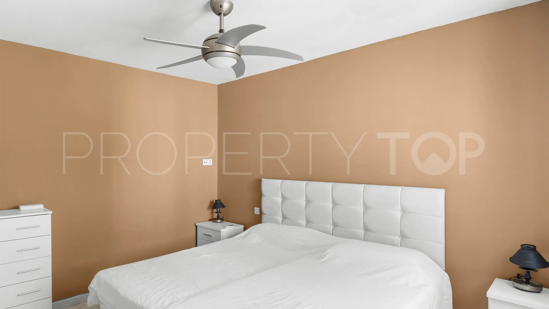 Apartamento planta baja en venta con 3 dormitorios en Nueva Andalucia