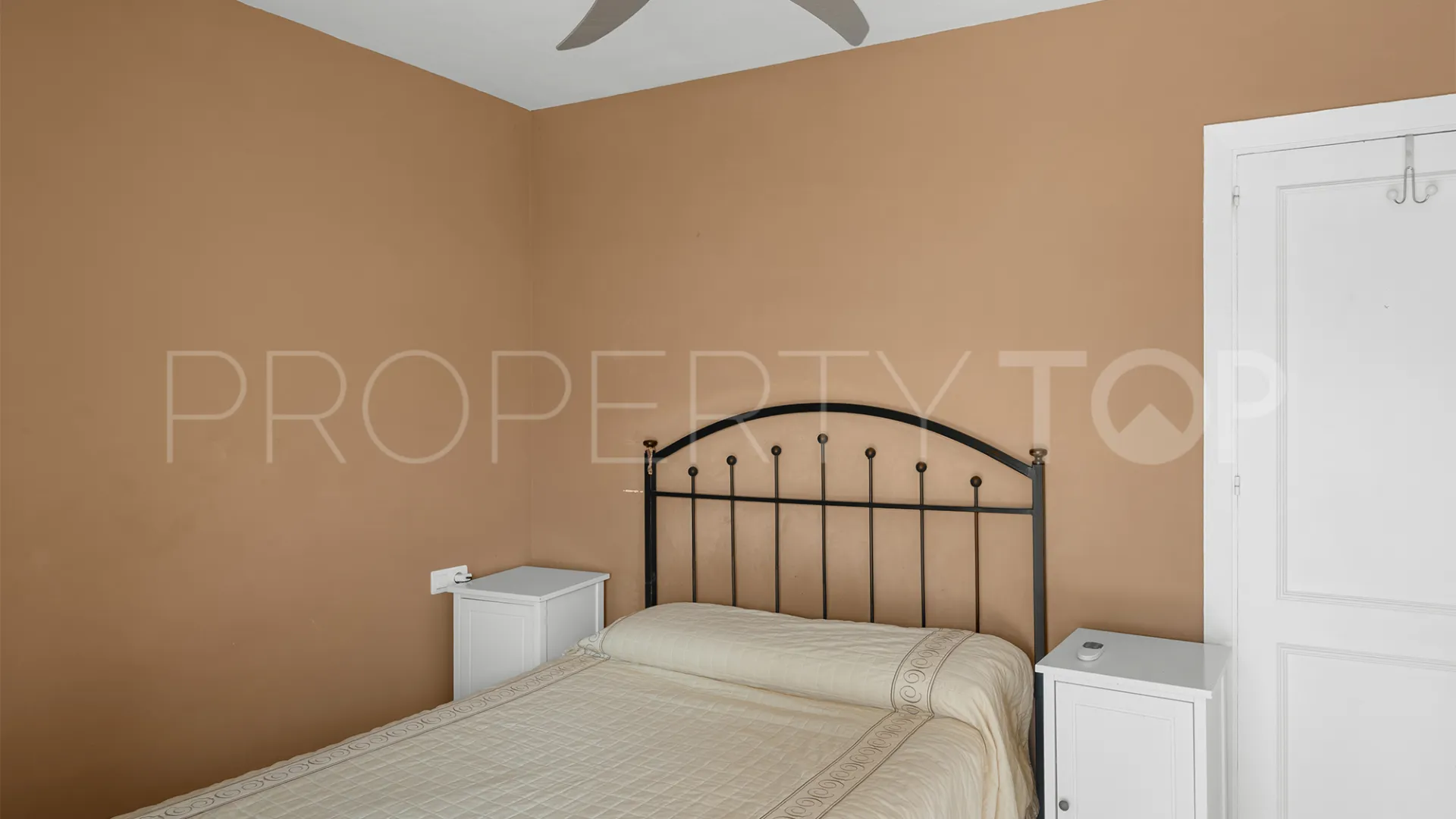 Apartamento planta baja en venta con 3 dormitorios en Nueva Andalucia