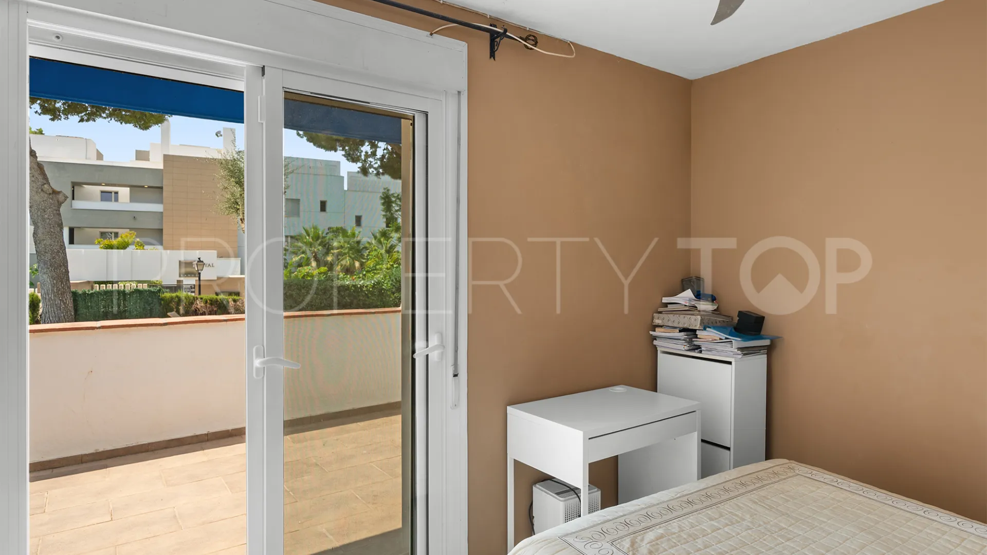 Apartamento planta baja en venta con 3 dormitorios en Nueva Andalucia