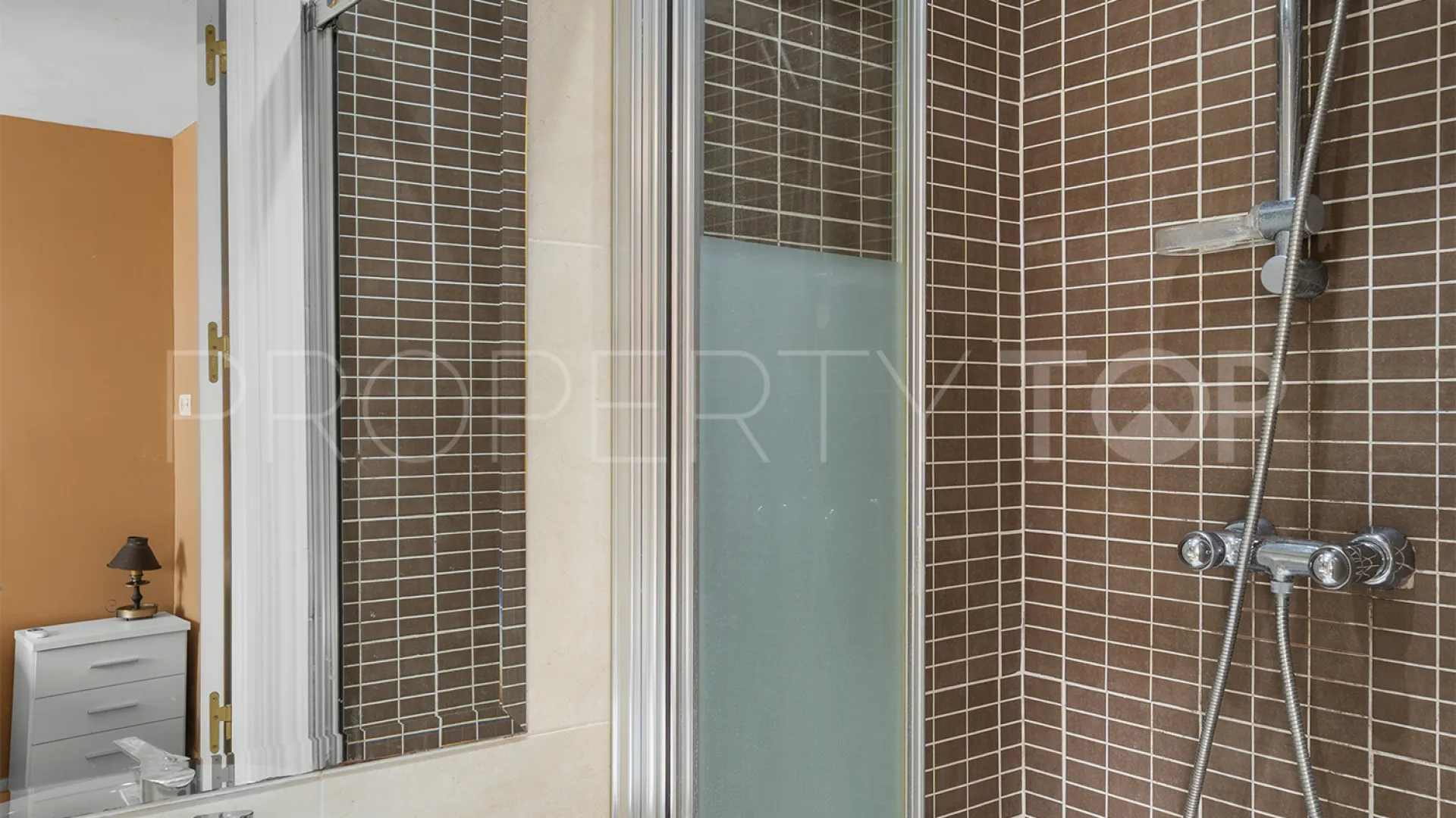 Apartamento planta baja en venta con 3 dormitorios en Nueva Andalucia
