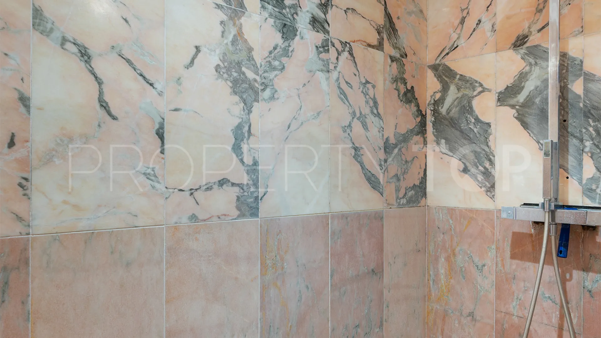 Apartamento planta baja en venta con 3 dormitorios en Nueva Andalucia