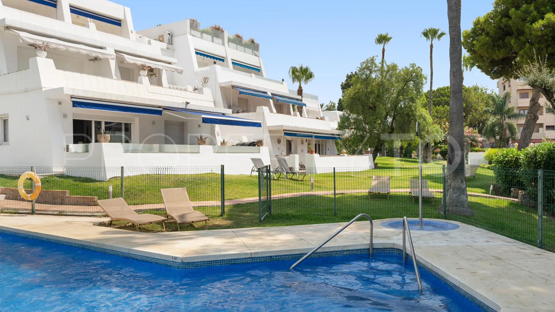 Apartamento planta baja en venta con 3 dormitorios en Nueva Andalucia