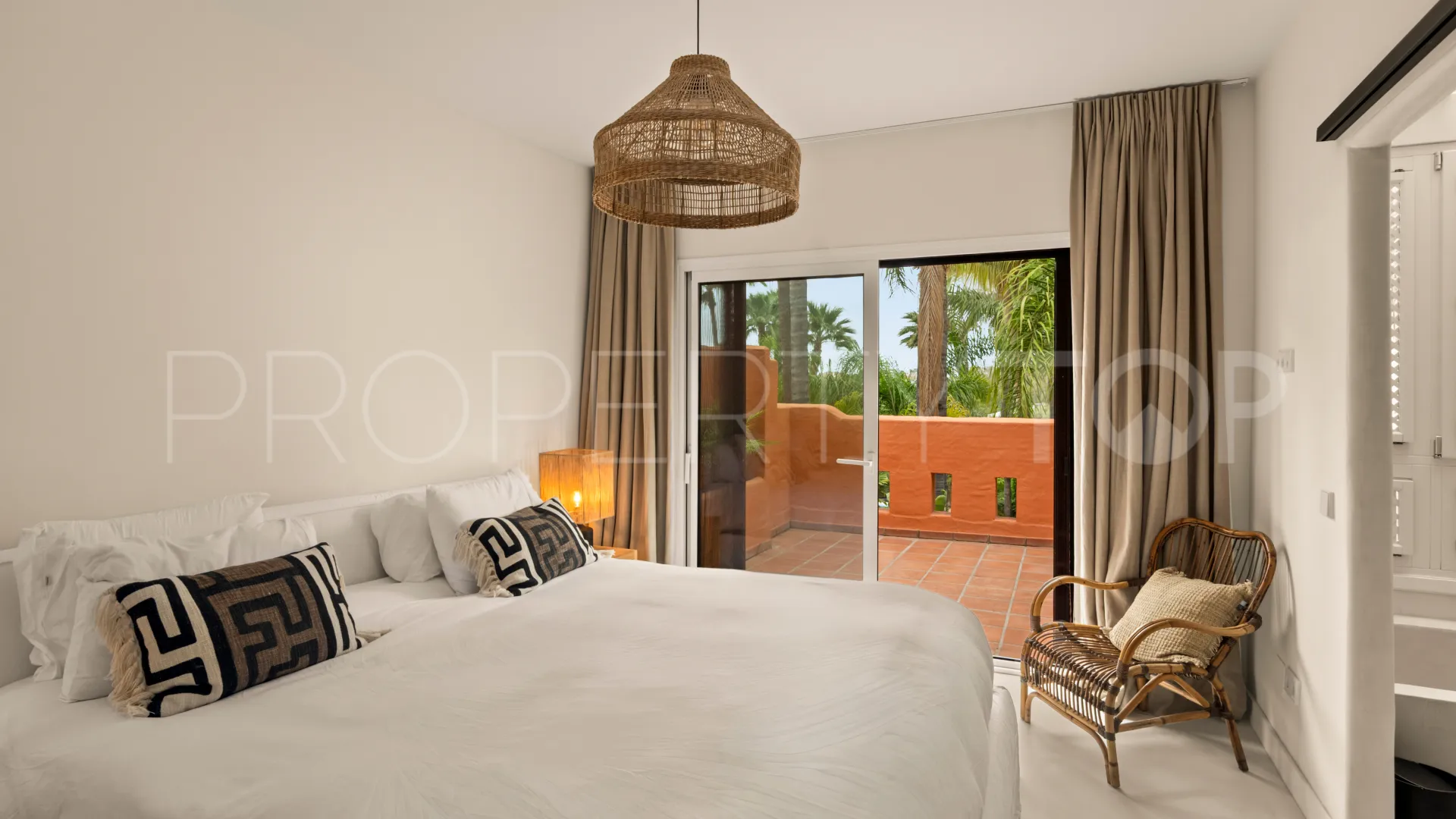 Buy town house in Altos de Puente Romano