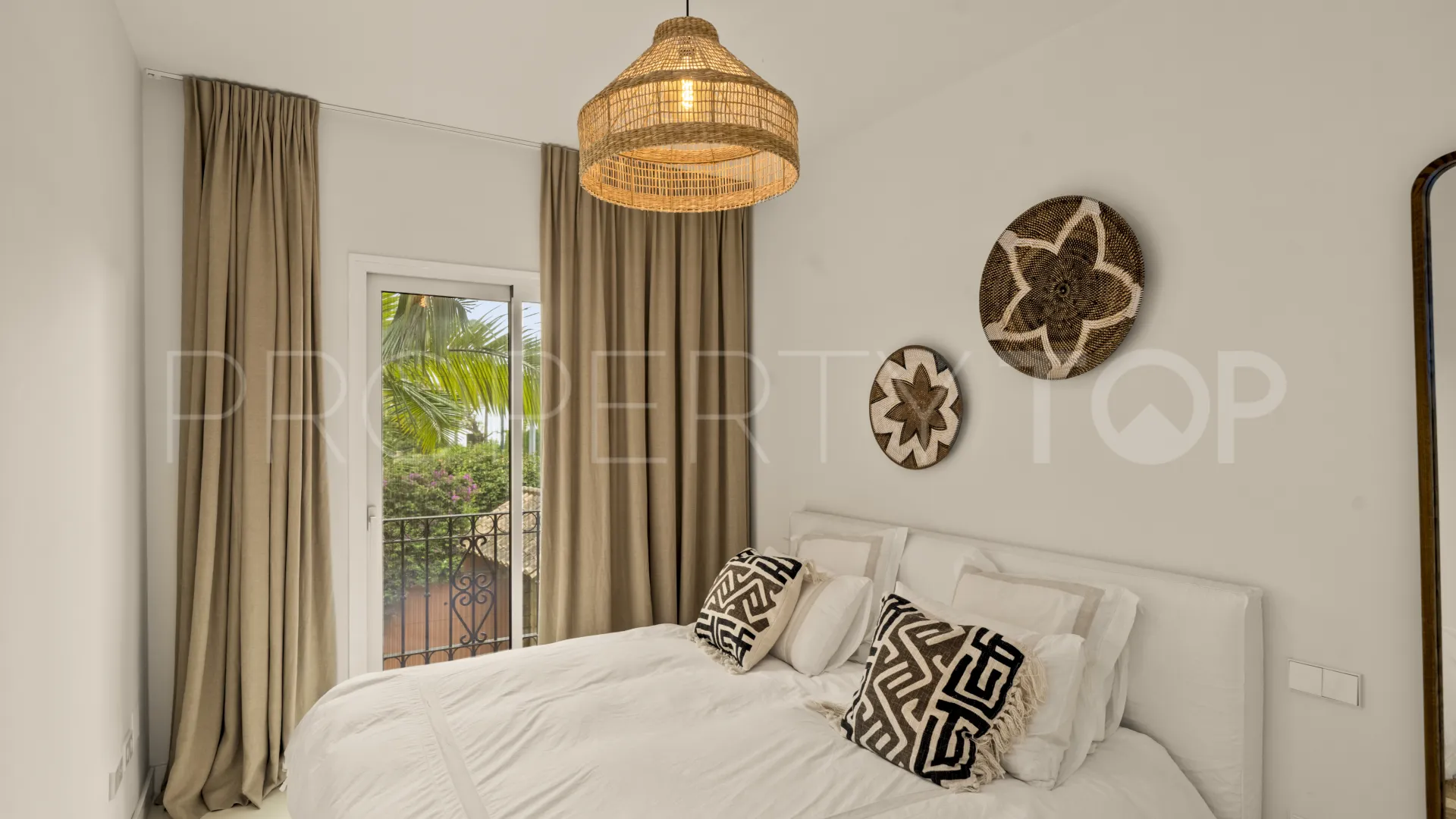 Buy town house in Altos de Puente Romano
