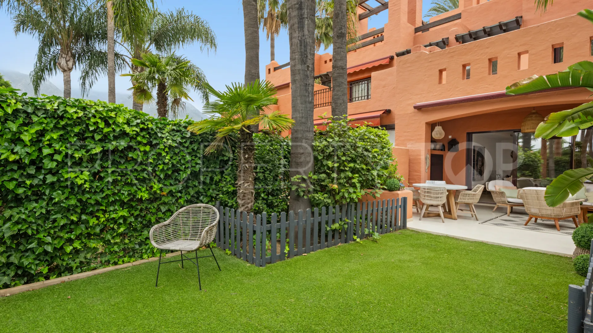 Buy town house in Altos de Puente Romano