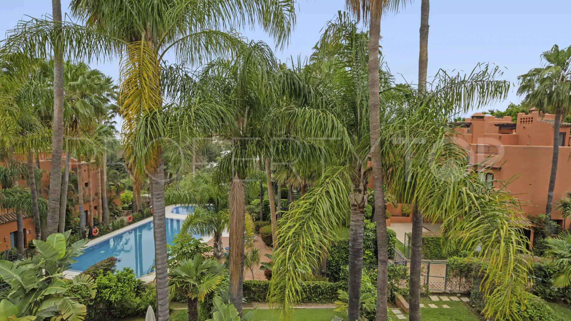 Buy town house in Altos de Puente Romano