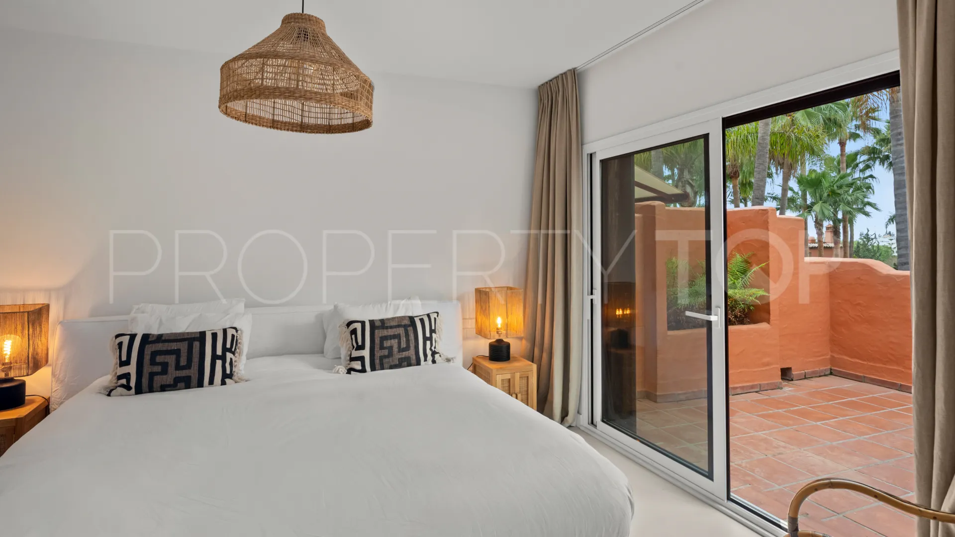 Buy town house in Altos de Puente Romano