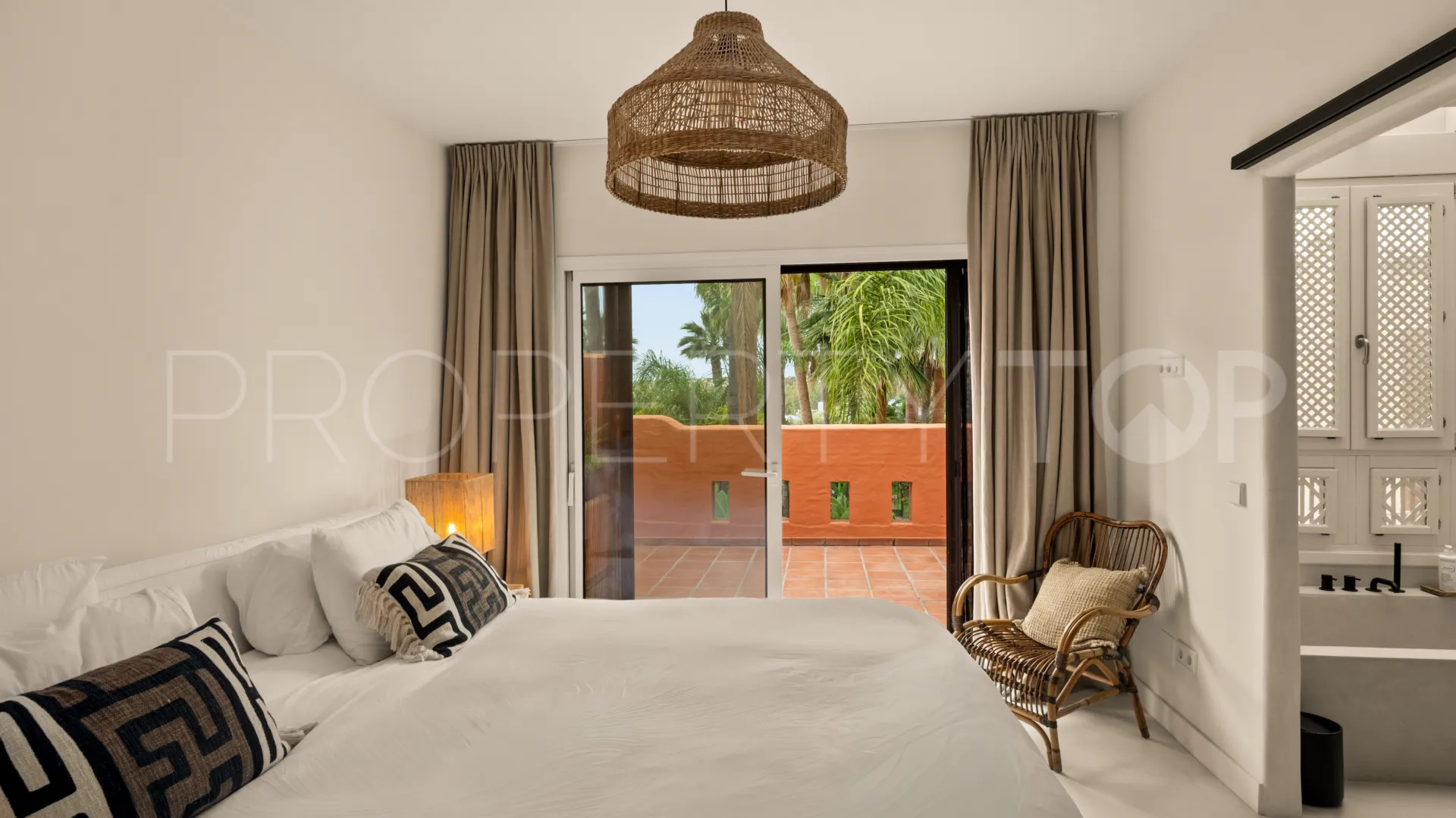 Buy town house in Altos de Puente Romano