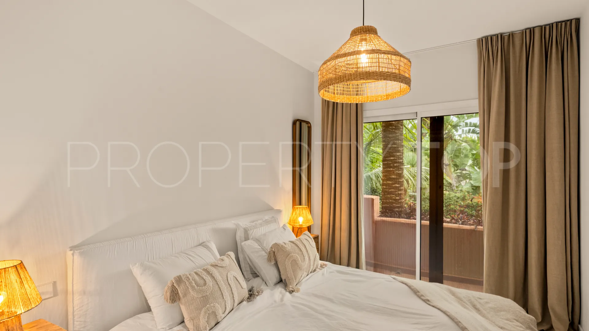 Buy town house in Altos de Puente Romano