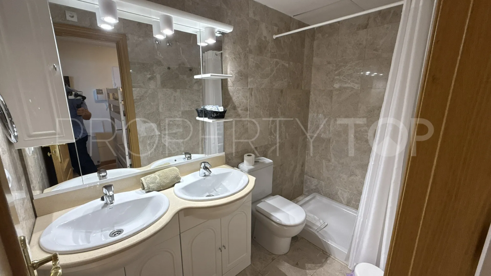 Apartment for sale in Monachil with 4 bedrooms