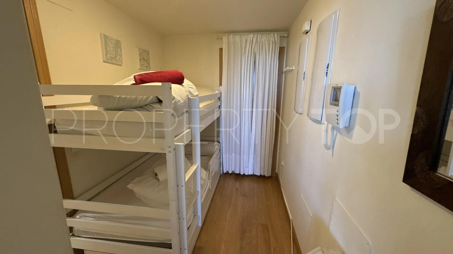Apartment for sale in Monachil with 4 bedrooms