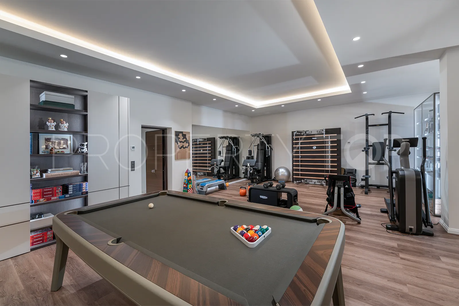 For sale duplex penthouse in Hacienda de Valderrama with 4 bedrooms