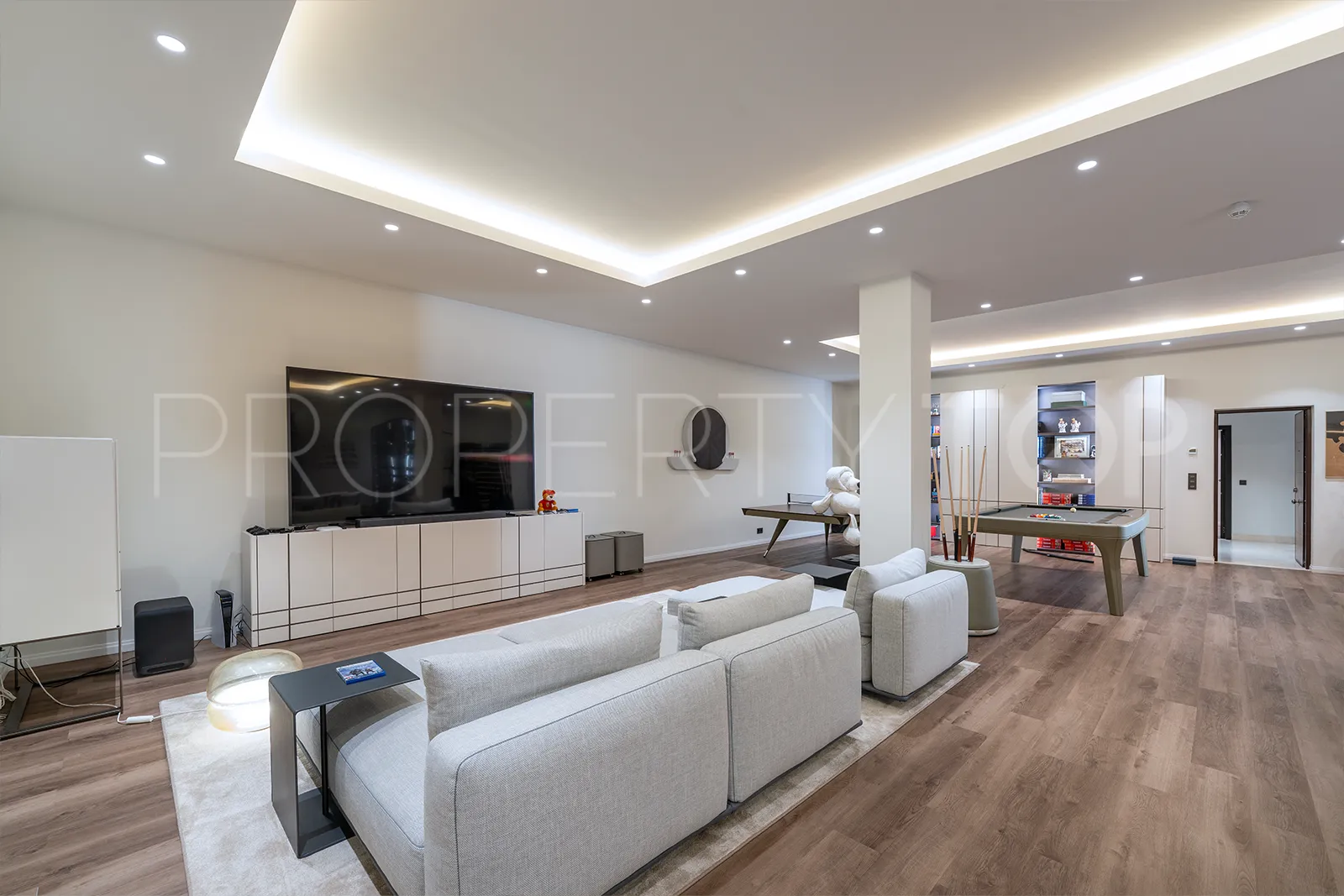 For sale duplex penthouse in Hacienda de Valderrama with 4 bedrooms