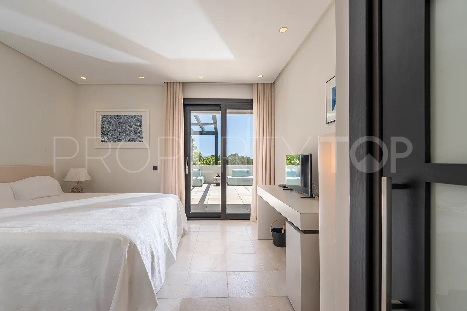 For sale duplex penthouse in Hacienda de Valderrama with 4 bedrooms