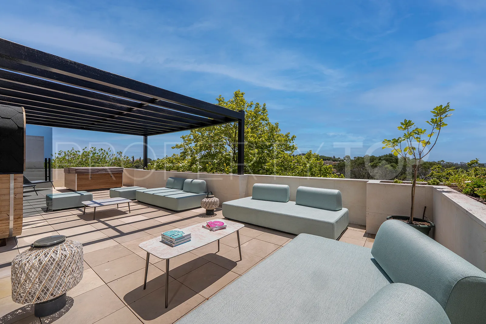For sale duplex penthouse in Hacienda de Valderrama with 4 bedrooms