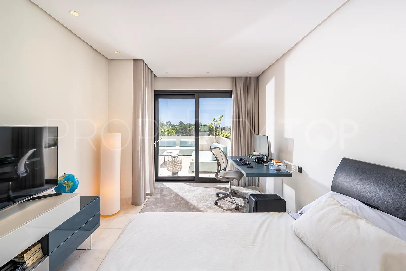 For sale duplex penthouse in Hacienda de Valderrama with 4 bedrooms