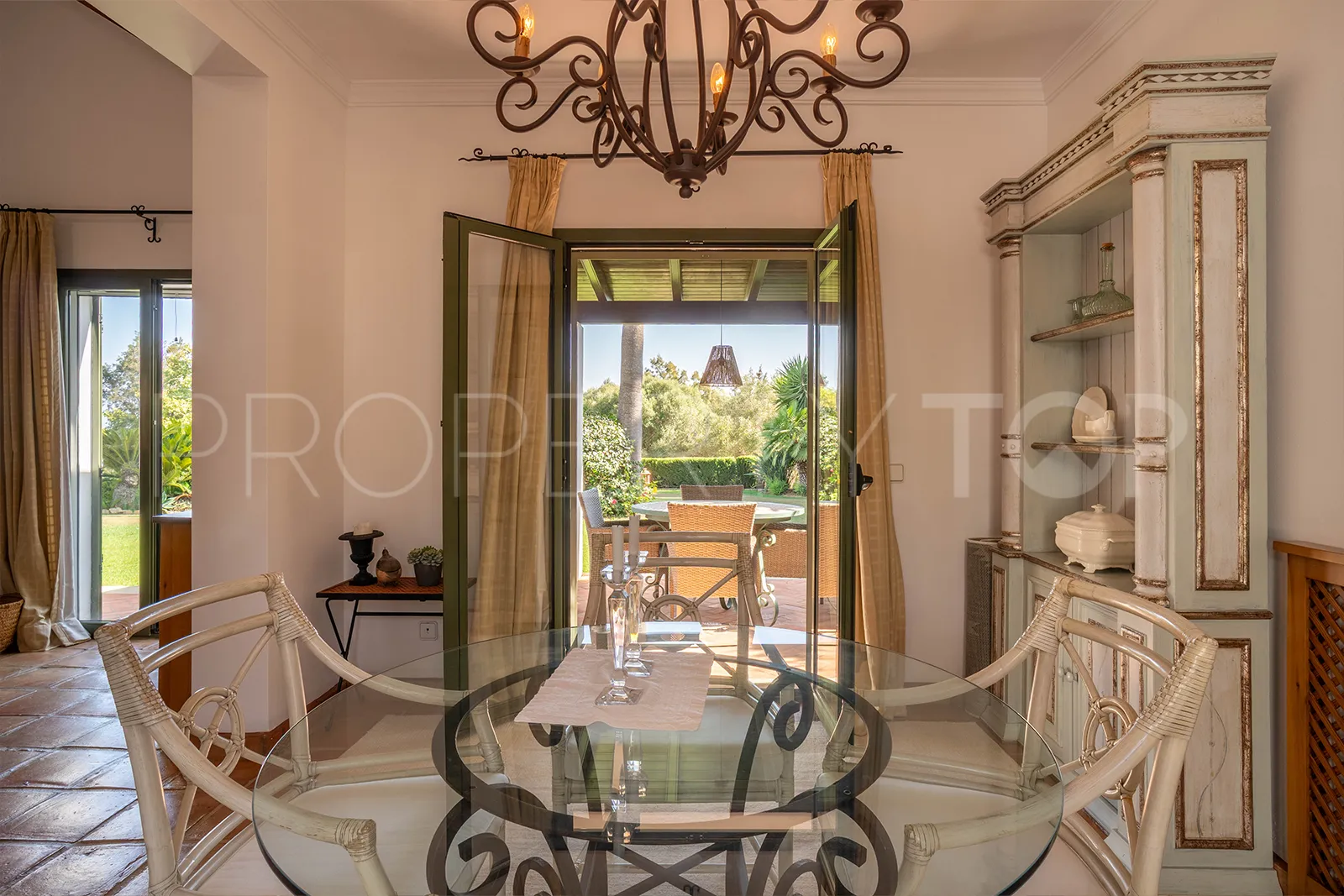 Villa en venta con 3 dormitorios en Zona F