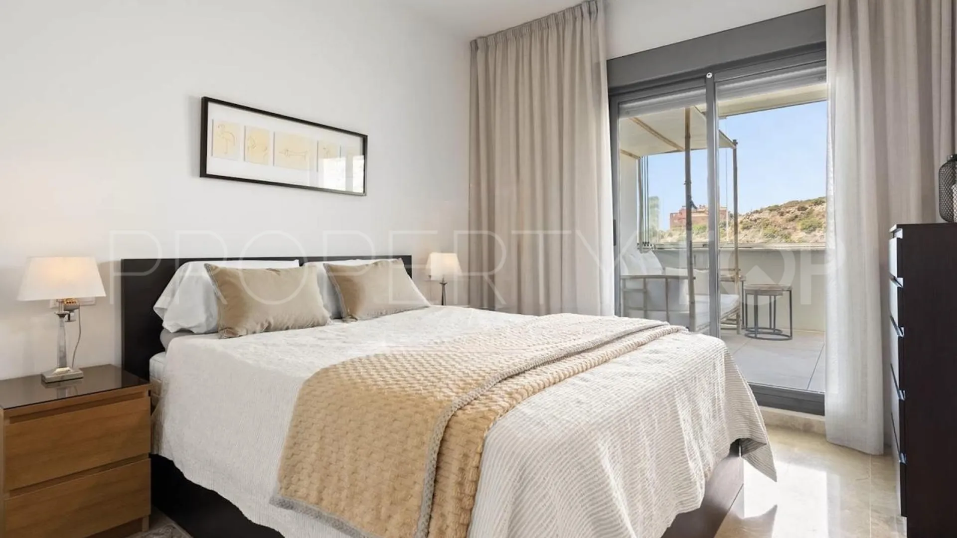 For sale apartment in Bahia de las Rocas with 2 bedrooms