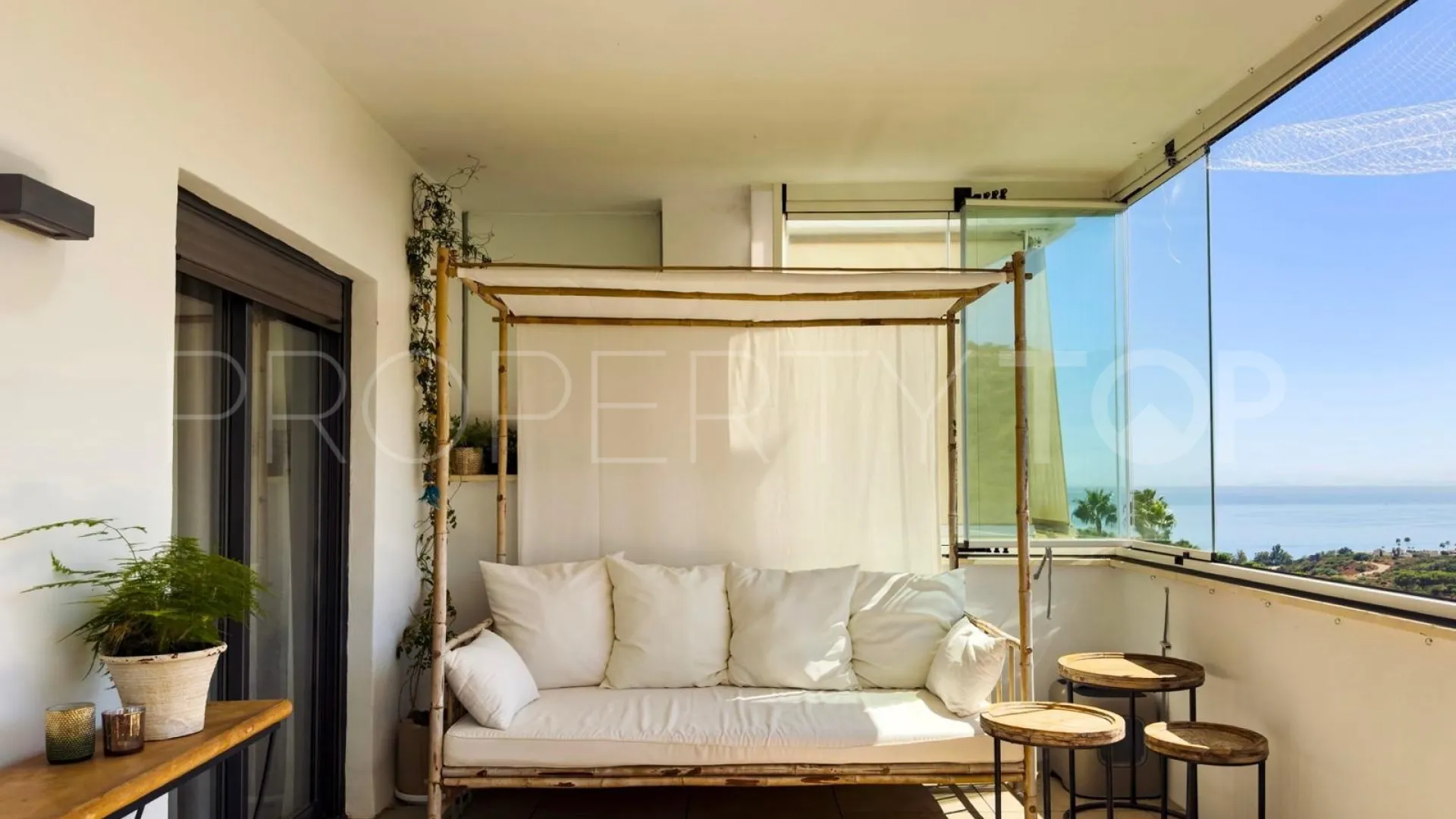 For sale apartment in Bahia de las Rocas with 2 bedrooms