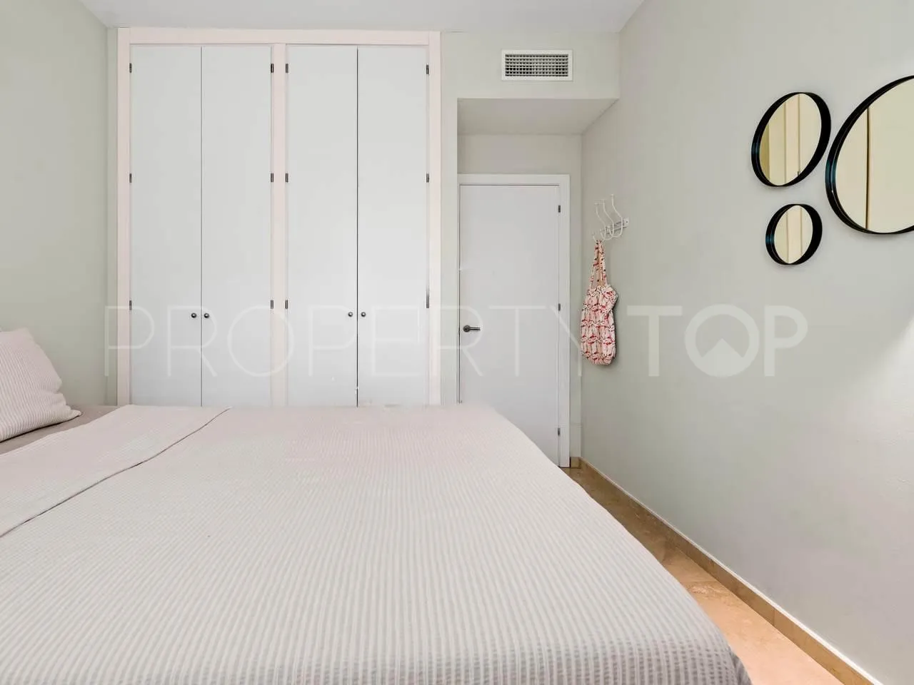 For sale apartment in Bahia de las Rocas with 2 bedrooms