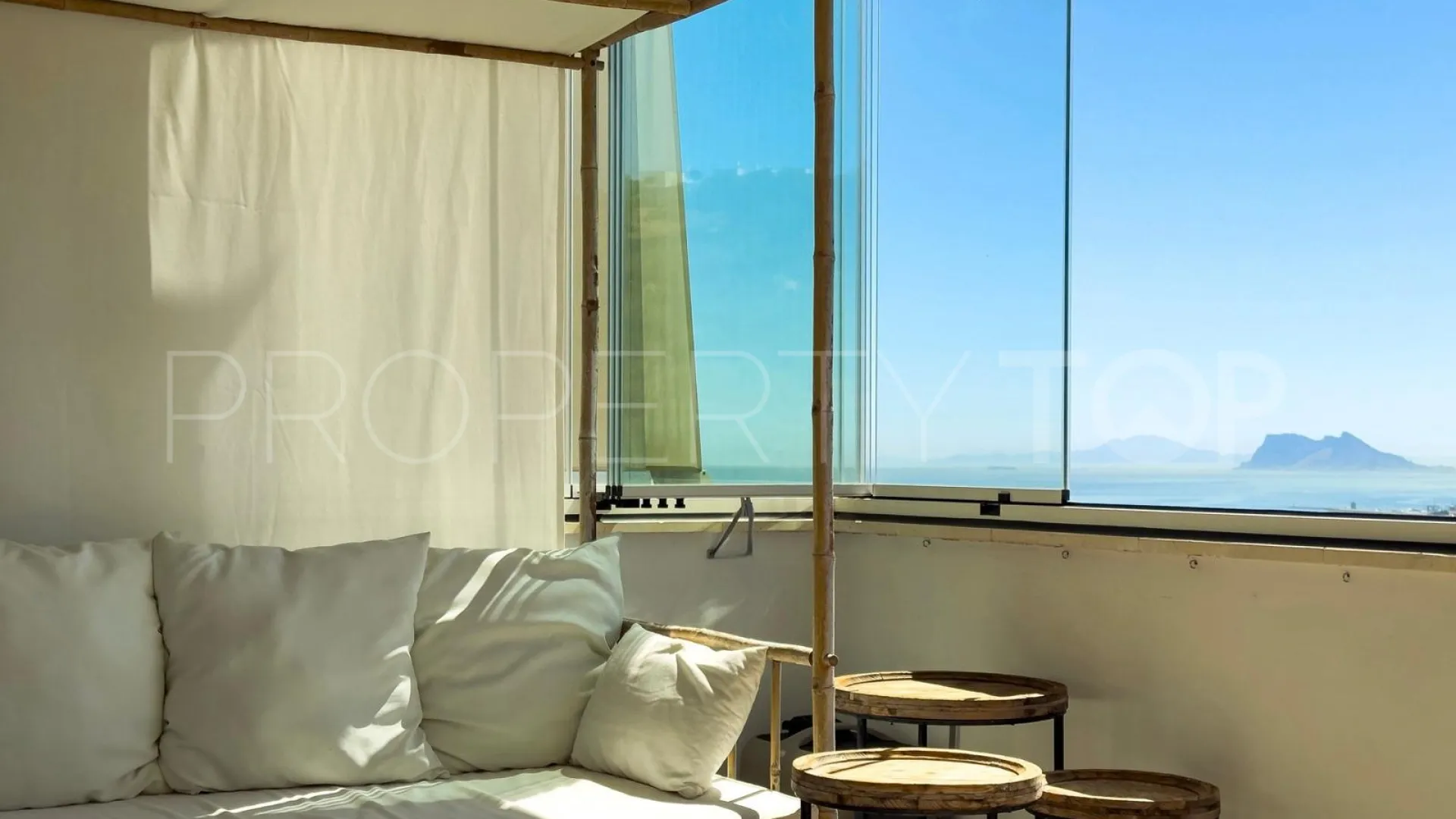 For sale apartment in Bahia de las Rocas with 2 bedrooms