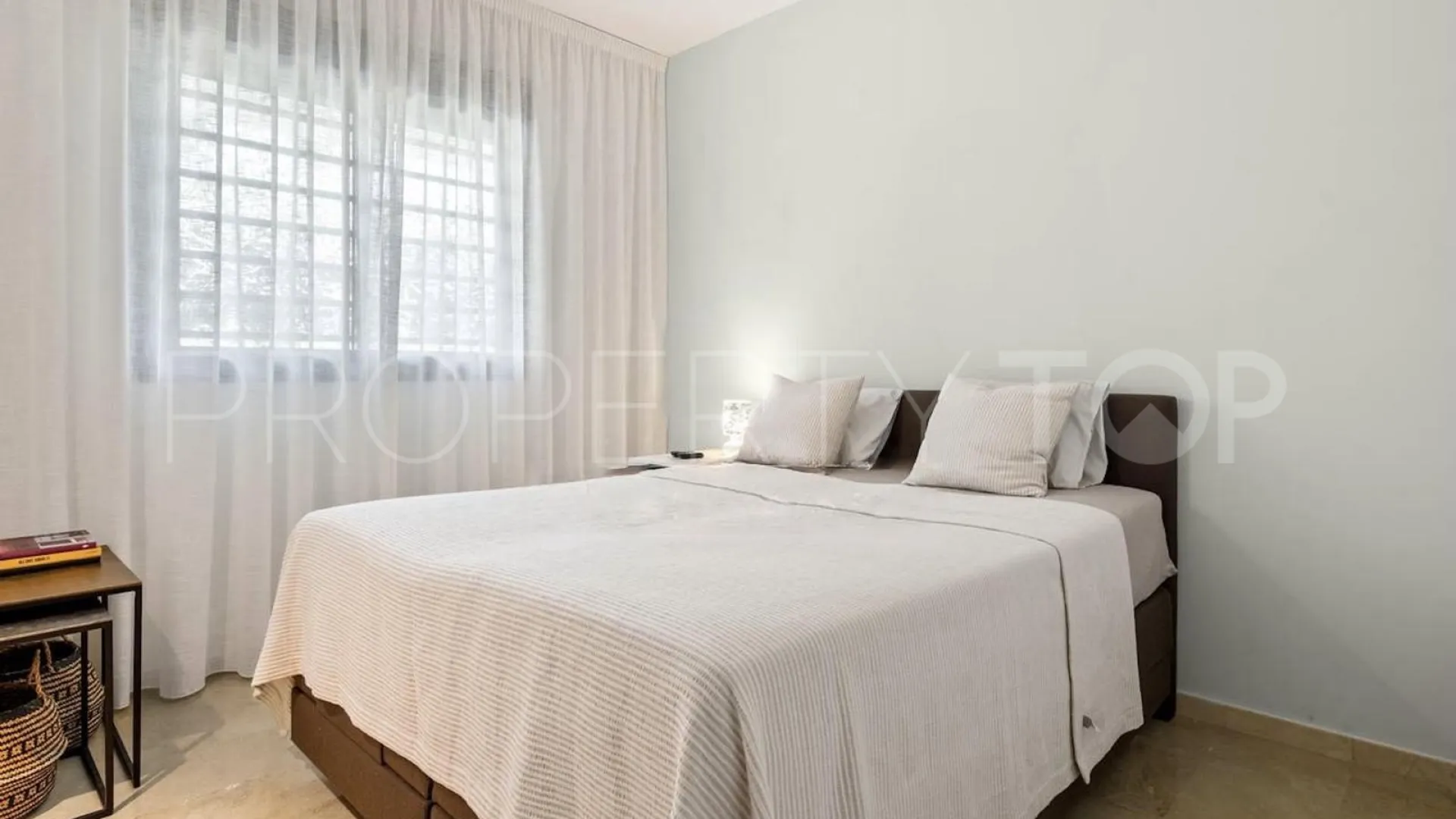 For sale apartment in Bahia de las Rocas with 2 bedrooms
