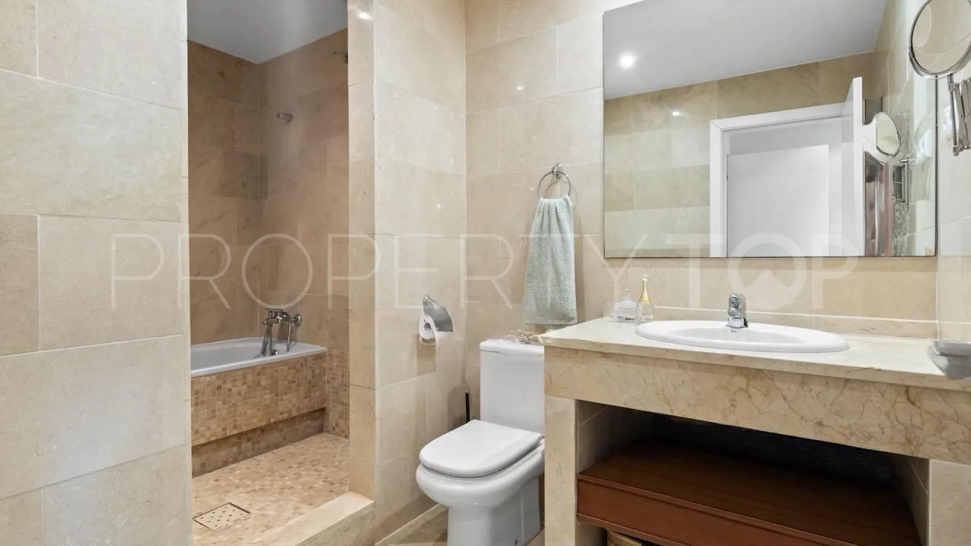 For sale apartment in Bahia de las Rocas with 2 bedrooms