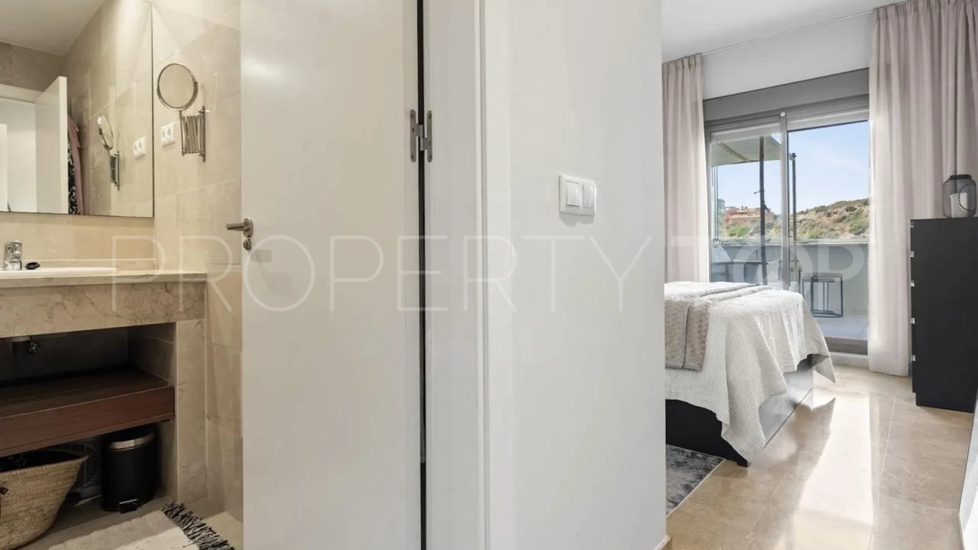 For sale apartment in Bahia de las Rocas with 2 bedrooms