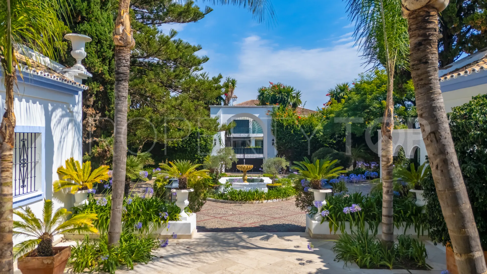 For sale villa in Guadalmina Baja