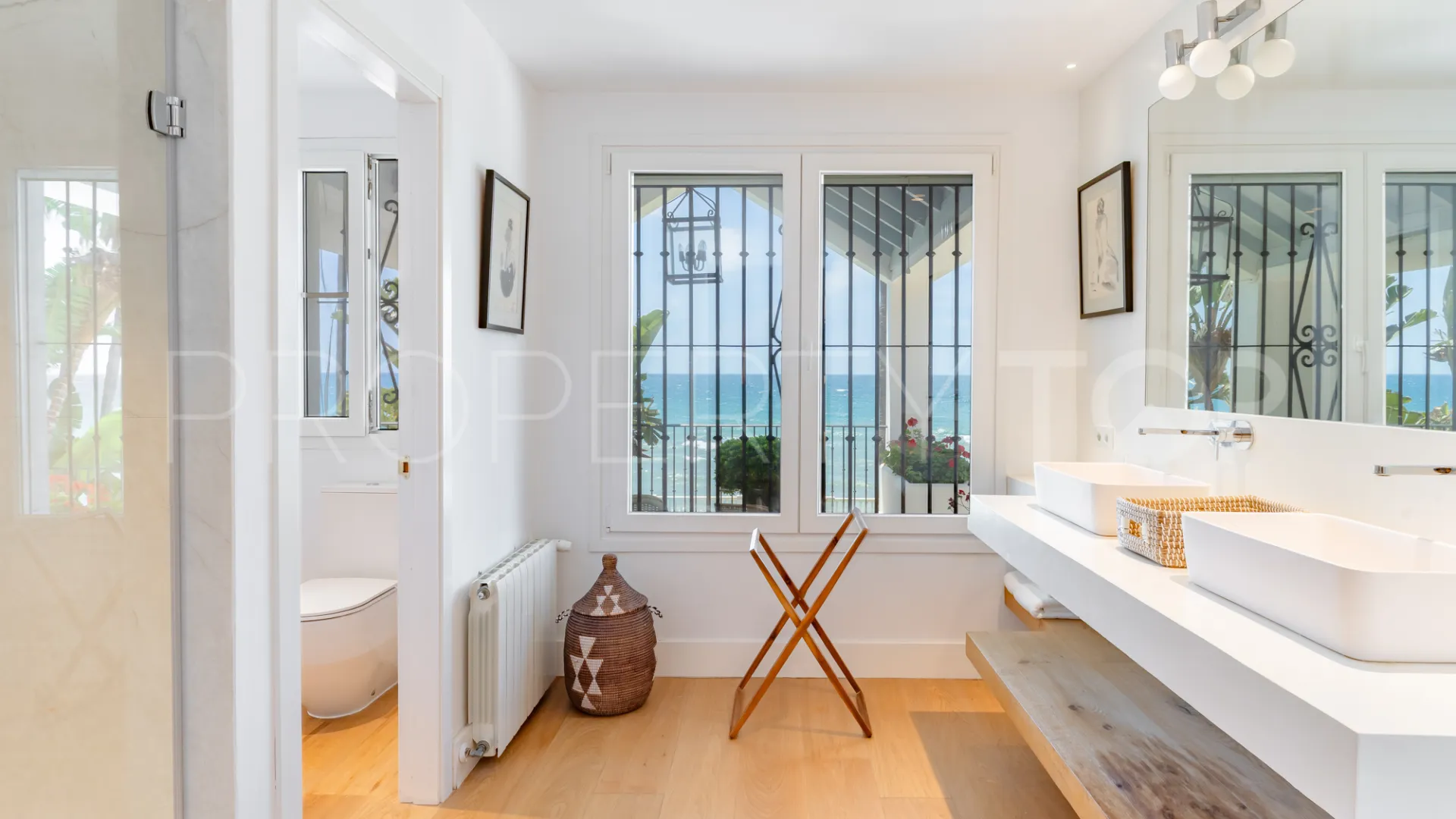 For sale villa in Guadalmina Baja