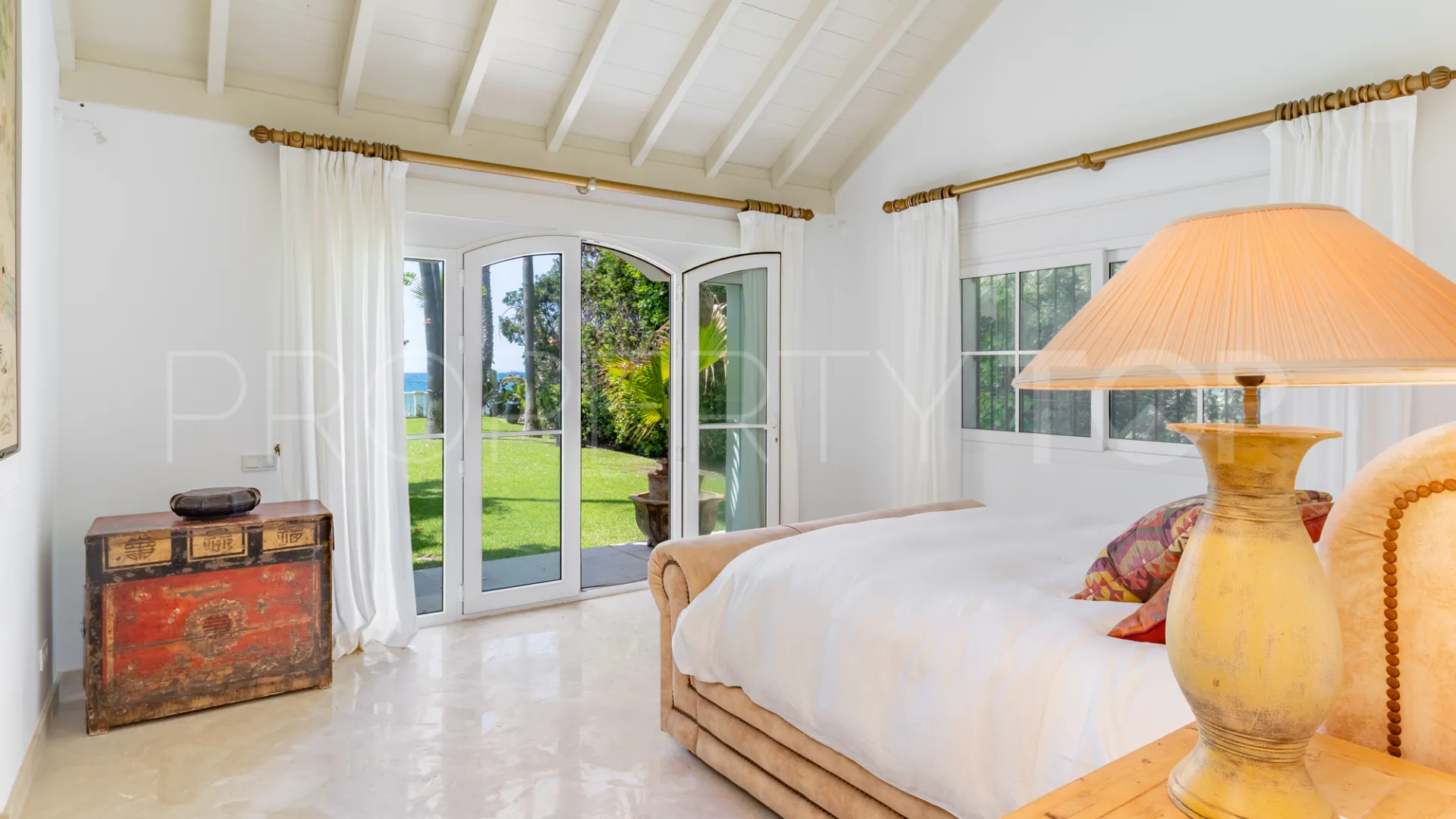For sale villa in Guadalmina Baja