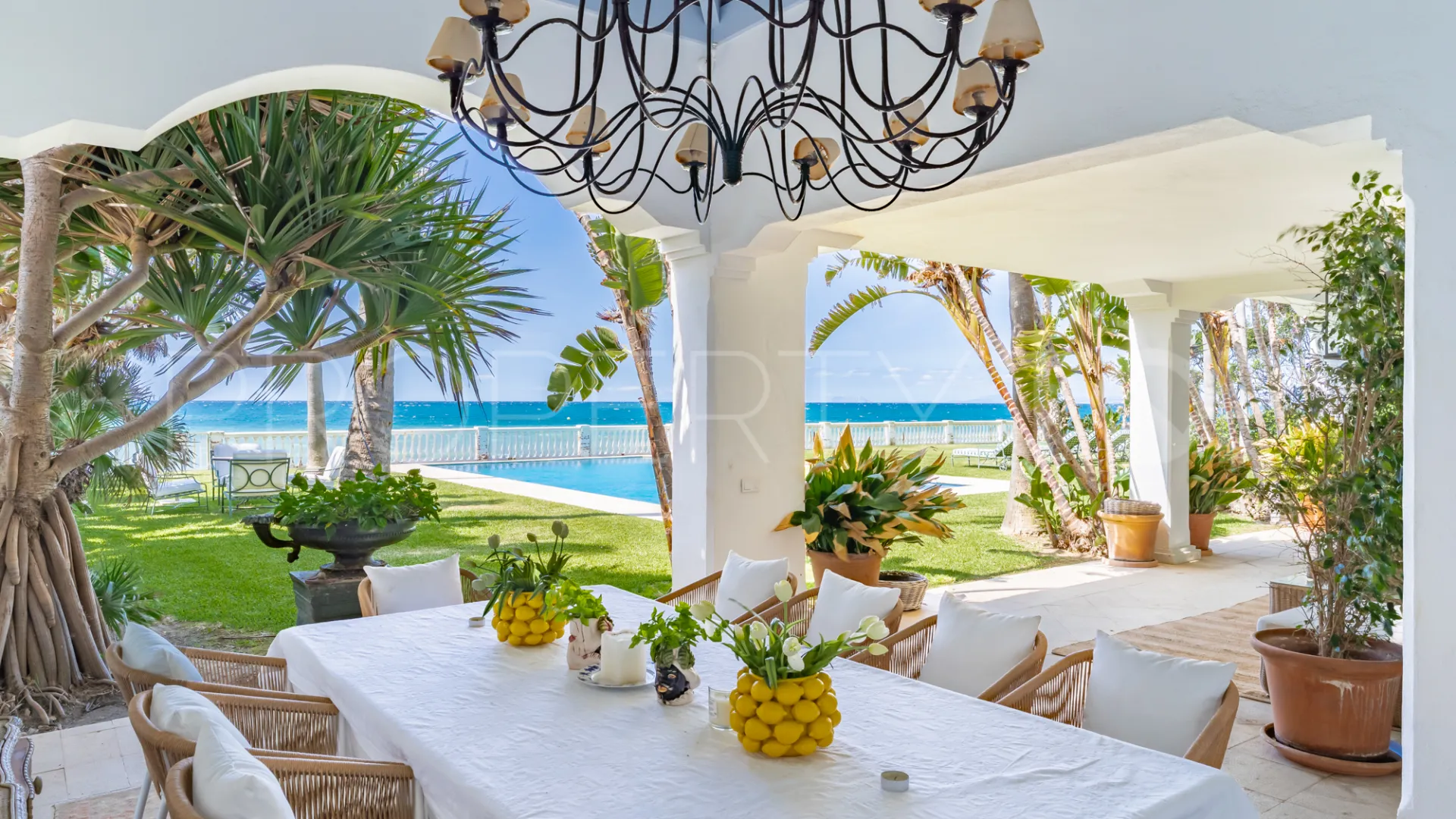 For sale villa in Guadalmina Baja