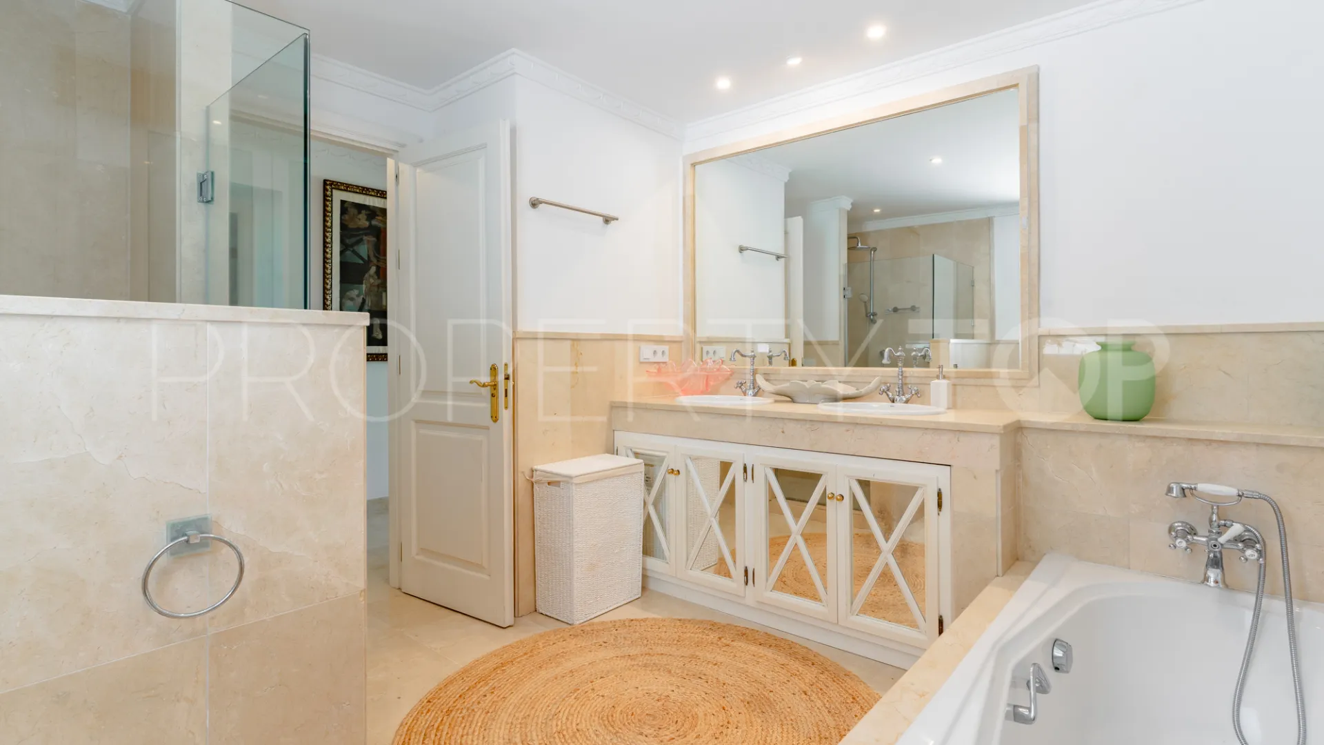 For sale villa in Guadalmina Baja