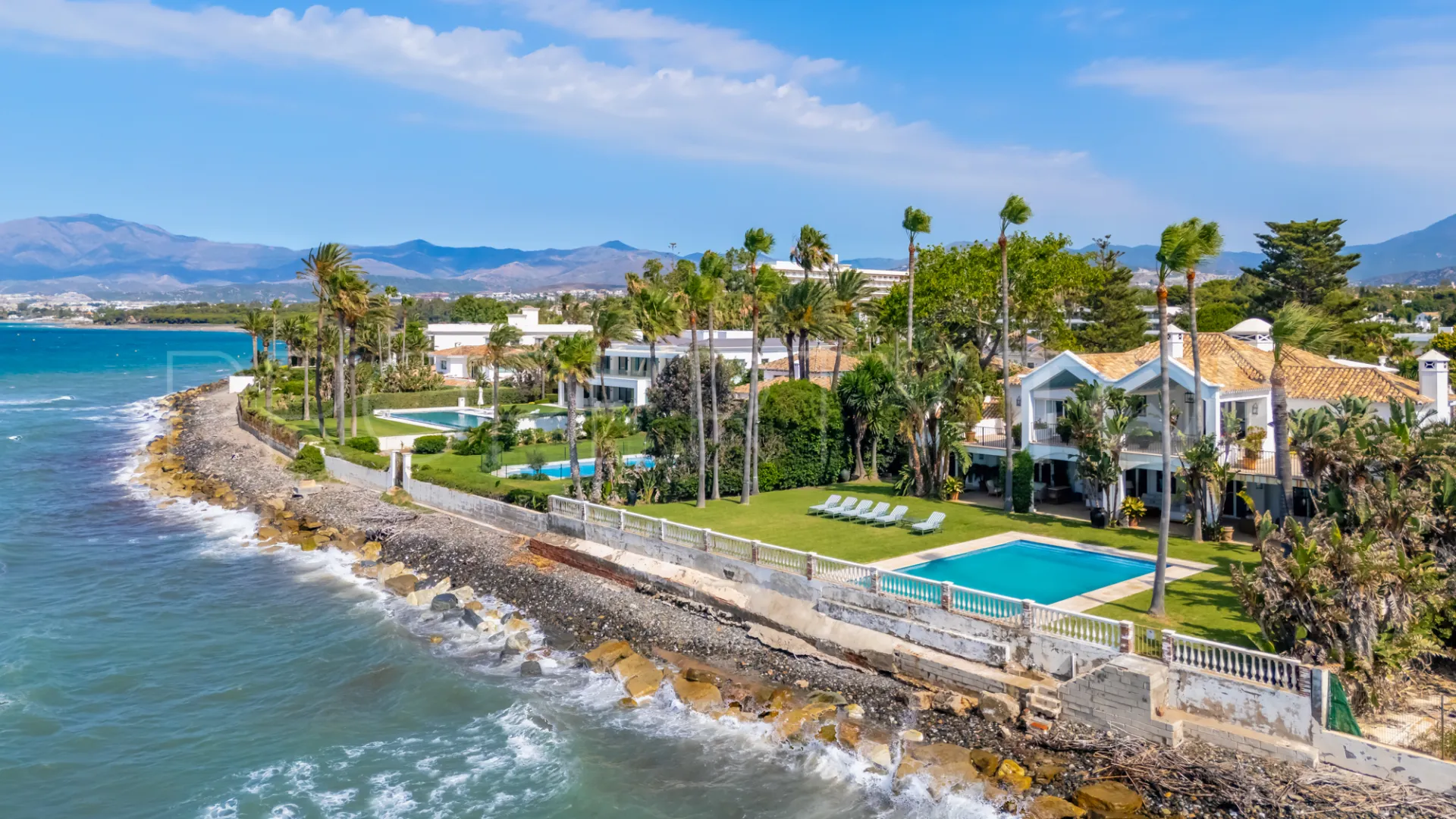 For sale villa in Guadalmina Baja