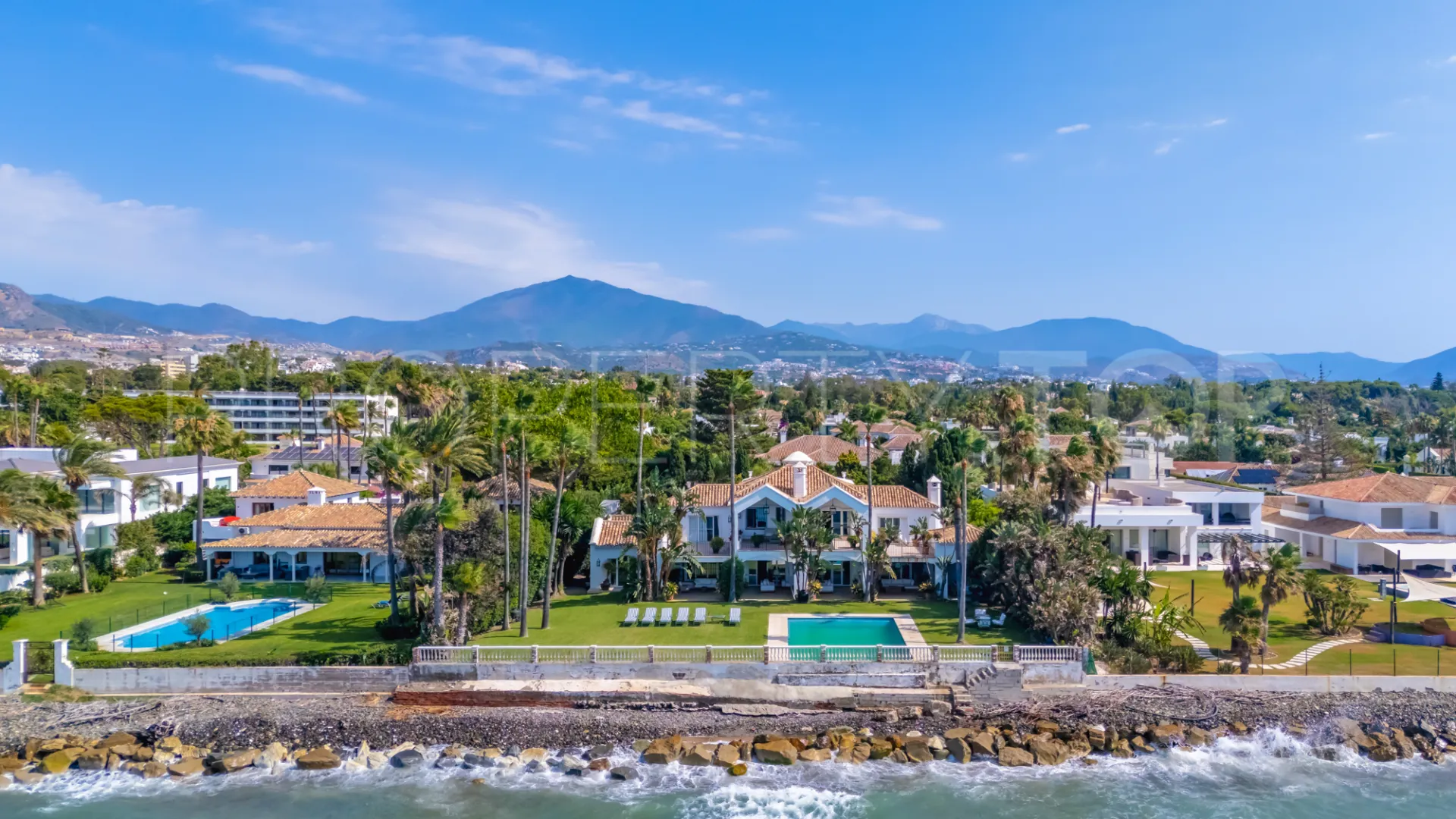 For sale villa in Guadalmina Baja