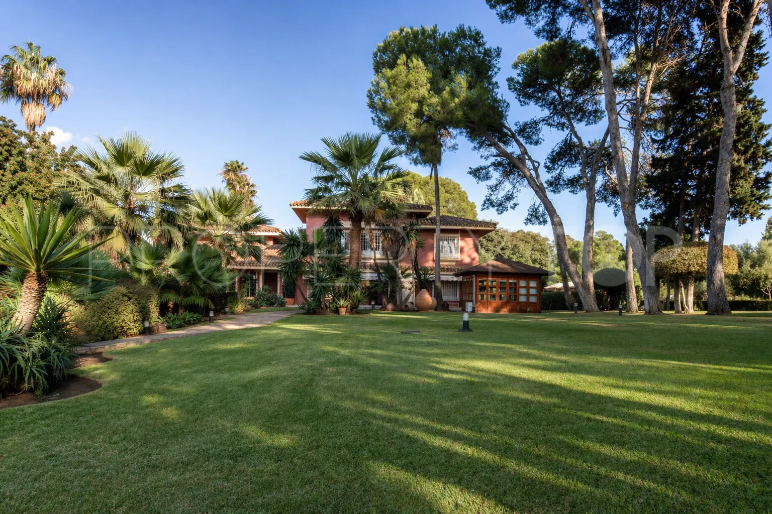 Comprar villa en Guadalmina Baja