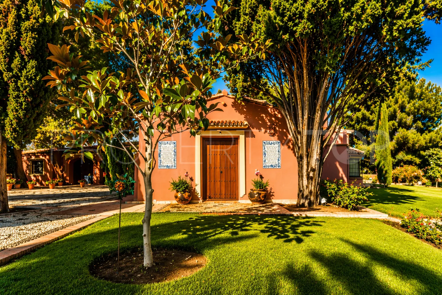 Villa en venta con 5 dormitorios en Guadalmina Baja