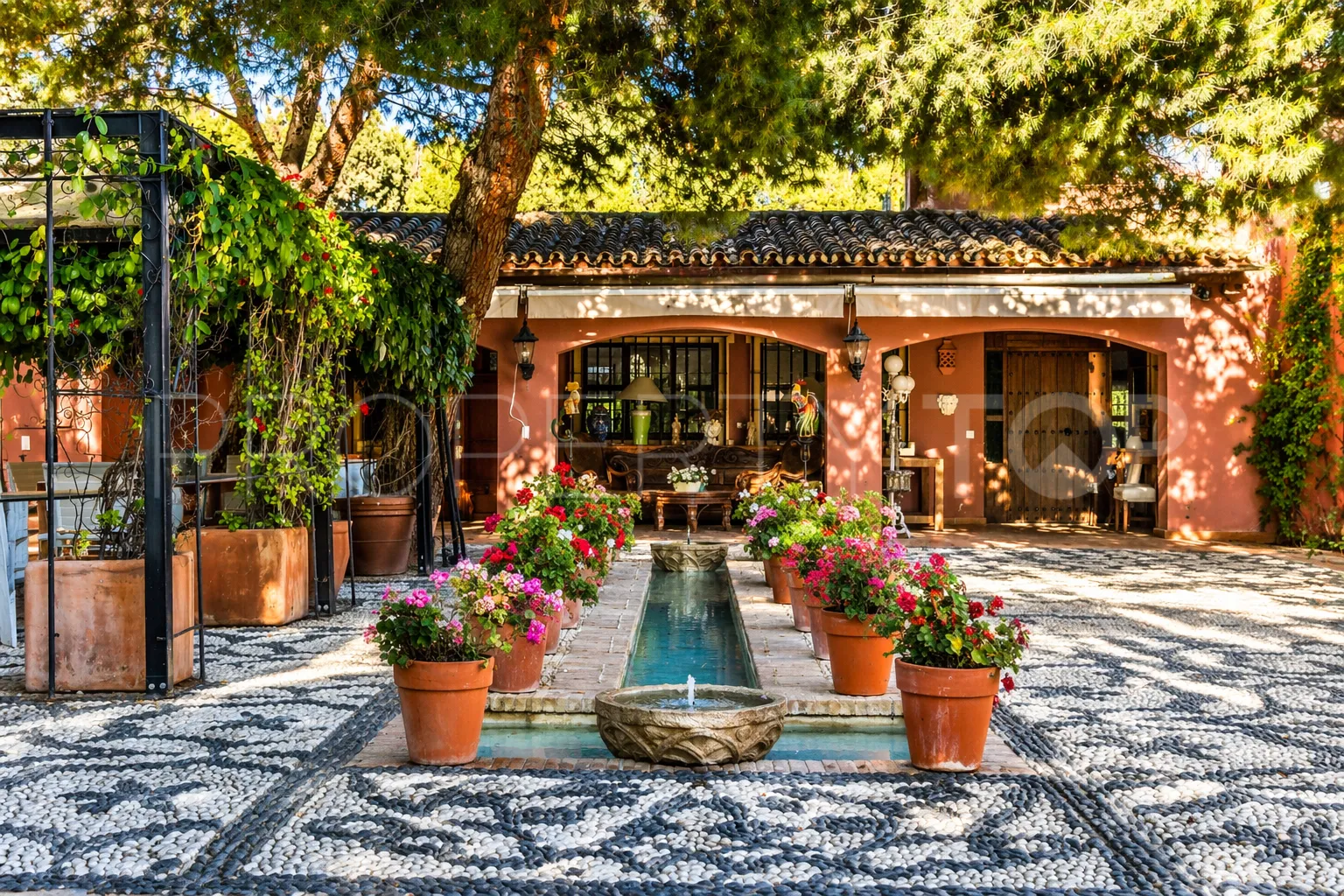 Villa en venta con 5 dormitorios en Guadalmina Baja
