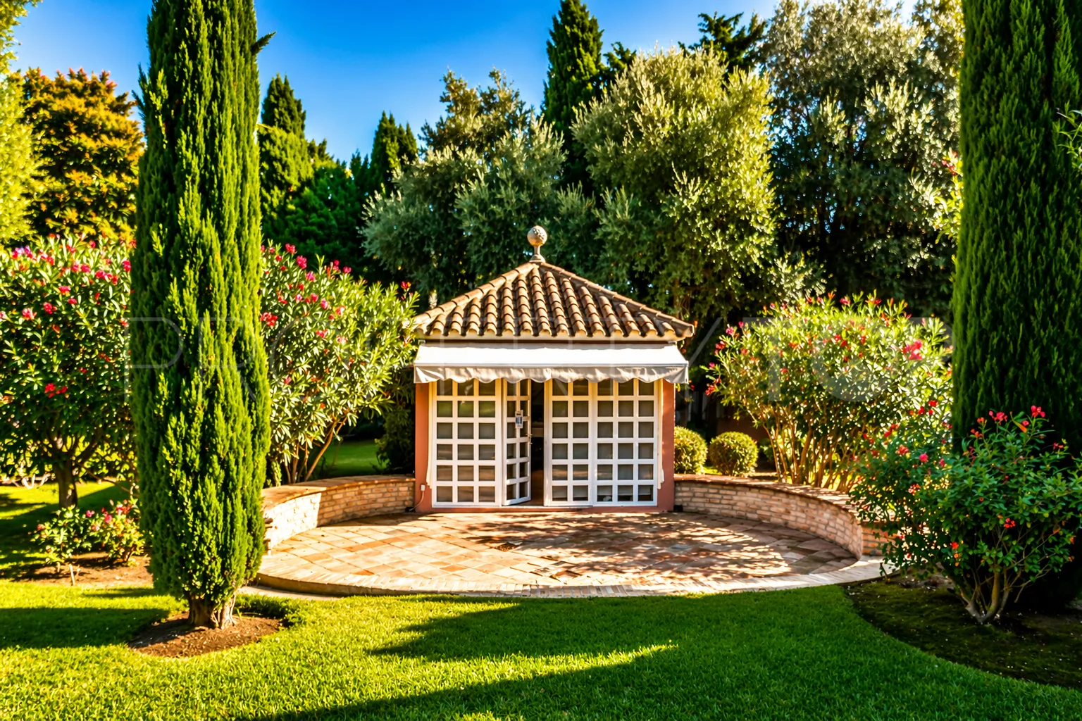Villa en venta con 5 dormitorios en Guadalmina Baja